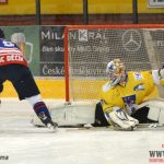 S outsiderem trápení a výhra Písku až na nájezdy