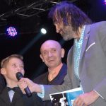 Gólman Michal Toma převzal na plese pohár pro nejlepšího hráče FC MAS Táborsko