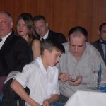 Gólman Michal Toma převzal na plese pohár pro nejlepšího hráče FC MAS Táborsko