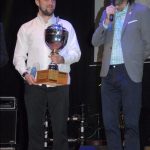 Gólman Michal Toma převzal na plese pohár pro nejlepšího hráče FC MAS Táborsko