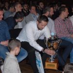 Gólman Michal Toma převzal na plese pohár pro nejlepšího hráče FC MAS Táborsko