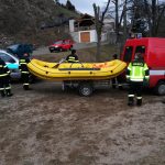 Muž, který venčil svého psa, skončil v řece. Policie našla jeho tělo