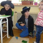 Pohádkové bytosti zkoušely strakonické děti u zápisu