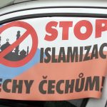 Demonstranti proti imigraci se střetli s pochodem proti xenofobii. Jen slovně