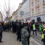 Demonstranti proti imigraci se střetli s pochodem proti xenofobii. Jen slovně