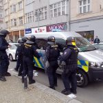 Demonstranti proti imigraci se střetli s pochodem proti xenofobii. Jen slovně