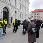 Demonstranti proti imigraci se střetli s pochodem proti xenofobii. Jen slovně