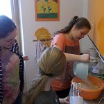 Děti si v Táboře vyrobily věnec a upekly mazanec. A prozradily recept