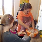 Děti si v Táboře vyrobily věnec a upekly mazanec. A prozradily recept