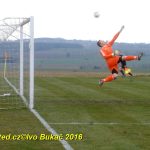 V Želči padlo osm gólů, dvě penalty a červená karta. Výhru odvezlo Veselí – přidali jsme fotky