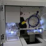 S novým přístrojem pro analýzu DNA mohou policisté zpracovat větší množství vzorků