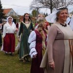 Křenovická prvomájová veselice – Karel IV. s Žižkou a esenbákem