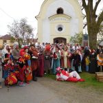 Křenovická prvomájová veselice – Karel IV. s Žižkou a esenbákem