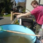 V Nišovicích loví pstruhy na klacek