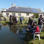 V Nišovicích loví pstruhy na klacek