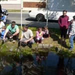 V Nišovicích loví pstruhy na klacek