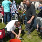 V Nišovicích loví pstruhy na klacek