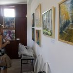 Plánskou obřadní síň zaplnily obrazy dospělých žáků Teodora Buzu