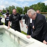 Prezident si ve Vodňanech prohlédl jesetery a promluvil ke studentům rybářské školy i fakulty