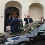 Ve Strakonicích dostal prezident fez a pivo