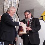 Ve Strakonicích dostal prezident fez a pivo