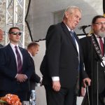 Ve Strakonicích dostal prezident fez a pivo