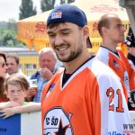 Slavnostní otevření plastového hřiště bylo oslavou lidského porozumění a sportu