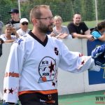 Slavnostní otevření plastového hřiště bylo oslavou lidského porozumění a sportu