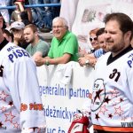 Slavnostní otevření plastového hřiště bylo oslavou lidského porozumění a sportu