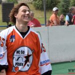 Slavnostní otevření plastového hřiště bylo oslavou lidského porozumění a sportu