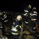 Střecha školní tělocvičny v Miřeticích vzplála, příčina vzniku požáru je v šetření