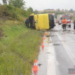 Děti z převráceného autobusu byly rozvezeny do čtyř nemocnic