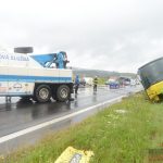 Provozovatel havarovaného autobusu s dětmi naznačil, že někteří pasažéři zřejmě nebyli připoutaní