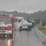 Provozovatel havarovaného autobusu s dětmi naznačil, že někteří pasažéři zřejmě nebyli připoutaní