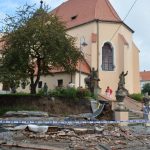Průtrž mračen v Týně nad Vltavou smetla zeď okolo kostela. Mimo provoz je i nová plovárna