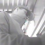 Kdo pozná muže na fotografiích? Policie žádá o pomoc