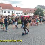 Bechyni po roce opět ovládly koloběžky