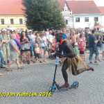 Bechyni po roce opět ovládly koloběžky