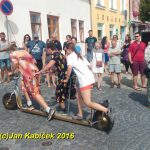 Bechyni po roce opět ovládly koloběžky
