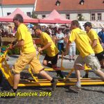 Bechyni po roce opět ovládly koloběžky