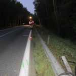 Seat najel na svodidla a obrátil se na střechu. Na jihočeských silnicích vyhasl další život