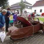 Do Chýnova se na první sraz sjela stovka historických vozidel