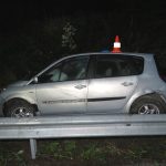 Opilec za volantem zaměstnal všechny záchranné složky. Po nehodě jej museli vyprosit hasiči