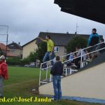 Chaos a strach v Dražicích! Příznivci Bernartic házeli po rozhodčím pivo a děsili malé děti