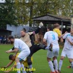 Chaos a strach v Dražicích! Příznivci Bernartic házeli po rozhodčím pivo a děsili malé děti