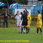 Chaos a strach v Dražicích! Příznivci Bernartic házeli po rozhodčím pivo a děsili malé děti