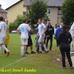 Chaos a strach v Dražicích! Příznivci Bernartic házeli po rozhodčím pivo a děsili malé děti