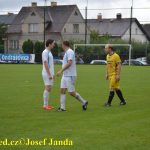 Chaos a strach v Dražicích! Příznivci Bernartic házeli po rozhodčím pivo a děsili malé děti