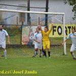 Chaos a strach v Dražicích! Příznivci Bernartic házeli po rozhodčím pivo a děsili malé děti