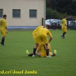 Chaos a strach v Dražicích! Příznivci Bernartic házeli po rozhodčím pivo a děsili malé děti